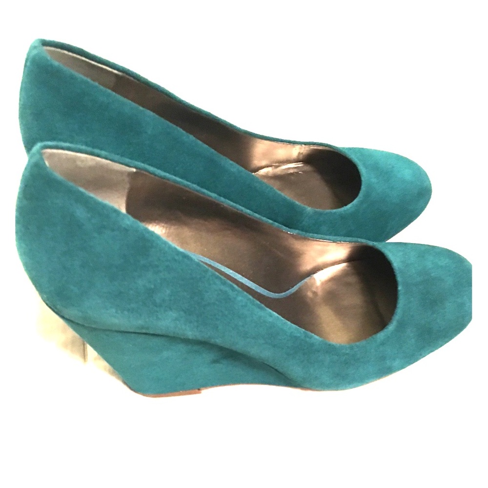 Green suede wedge heels